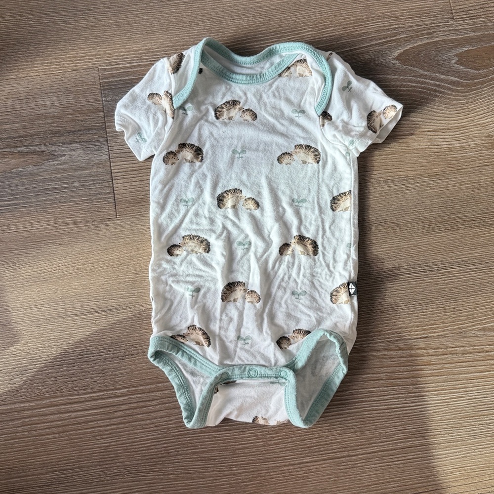 Kyte baby porcupine print short sleeves bamboo bodysuit - 0-3 months